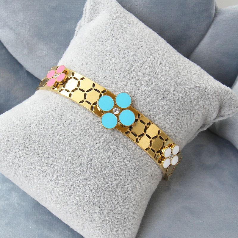 B02:Titanium four-clover Bangle for women, girls, friends, waterproof, color not fade - Image 2