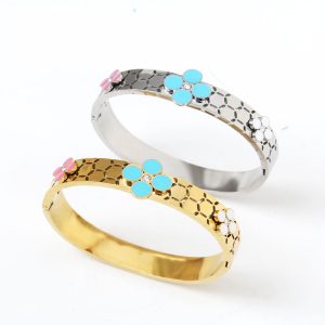 B02:Titanium four-clover Bangle for women, girls, friends, waterproof, color not fade