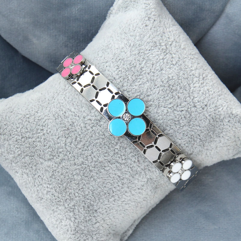 B02:Titanium four-clover Bangle for women, girls, friends, waterproof, color not fade - Image 3
