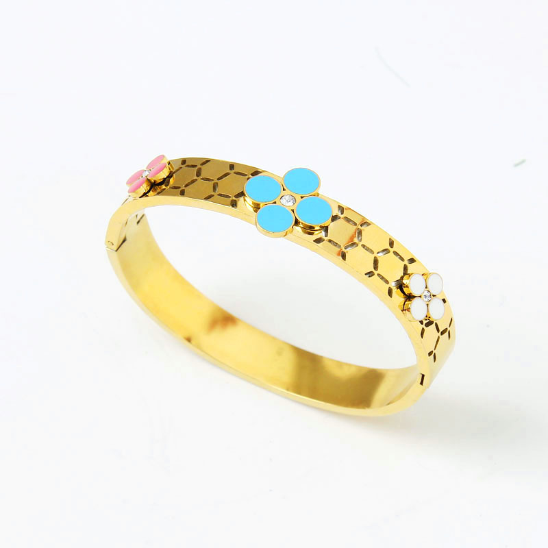 B02:Titanium four-clover Bangle for women, girls, friends, waterproof, color not fade - Image 5